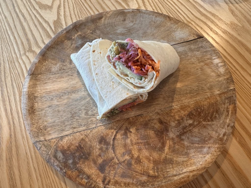 Wrap libanais vegan aux falafels, houmous et crudité